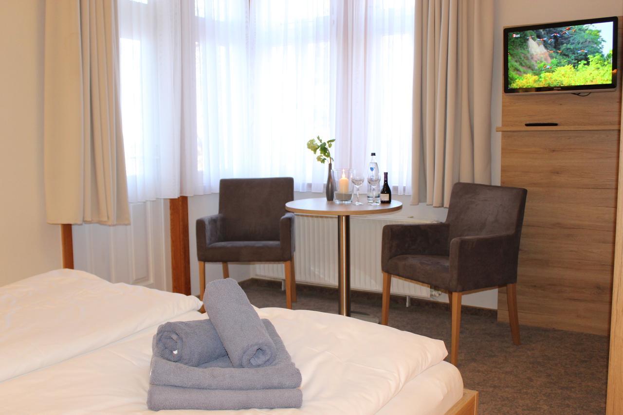 Ferien- Und Wellnesshotel Waldfrieden Hitzacker Bagian luar foto