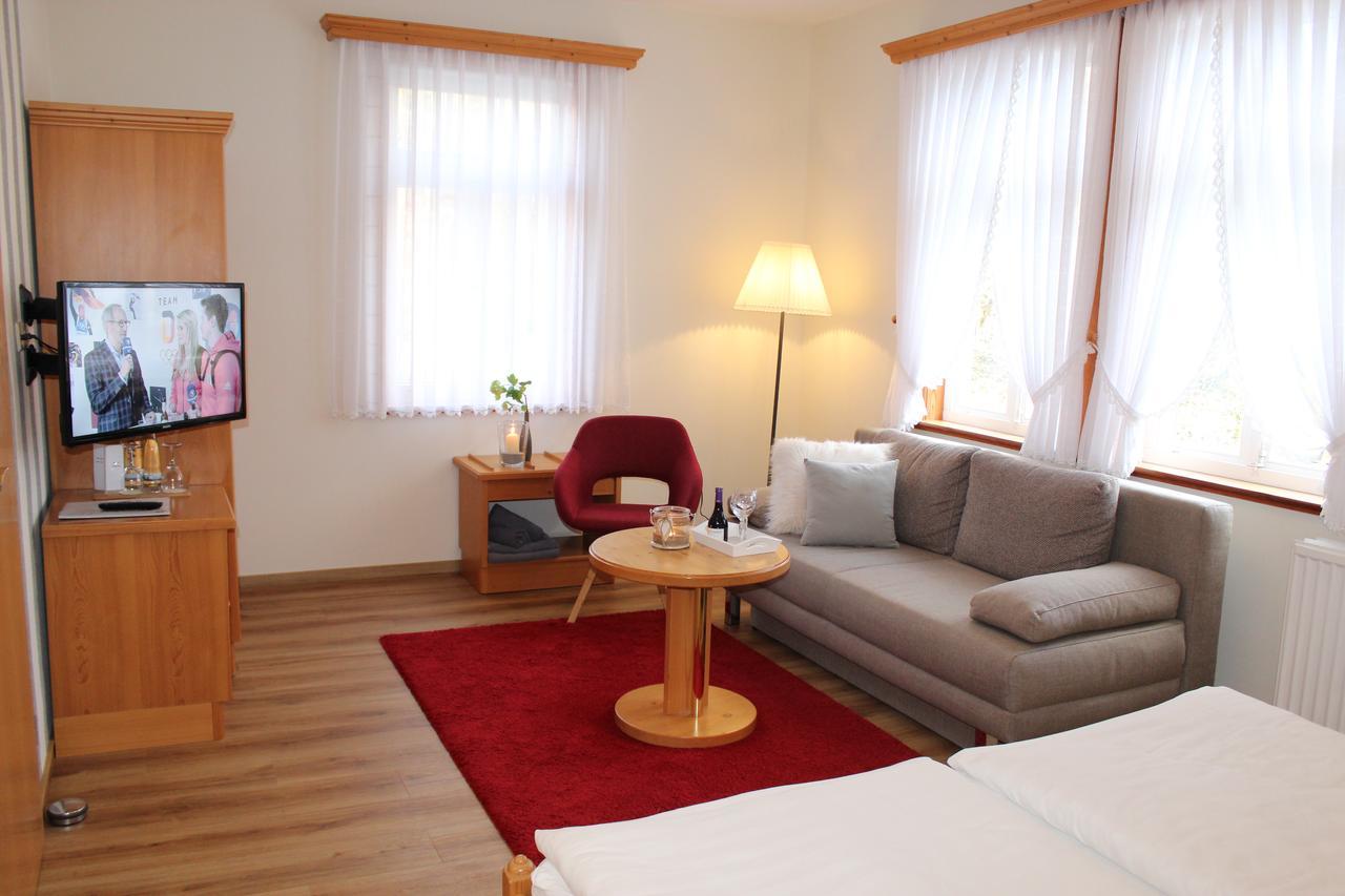 Ferien- Und Wellnesshotel Waldfrieden Hitzacker Bagian luar foto